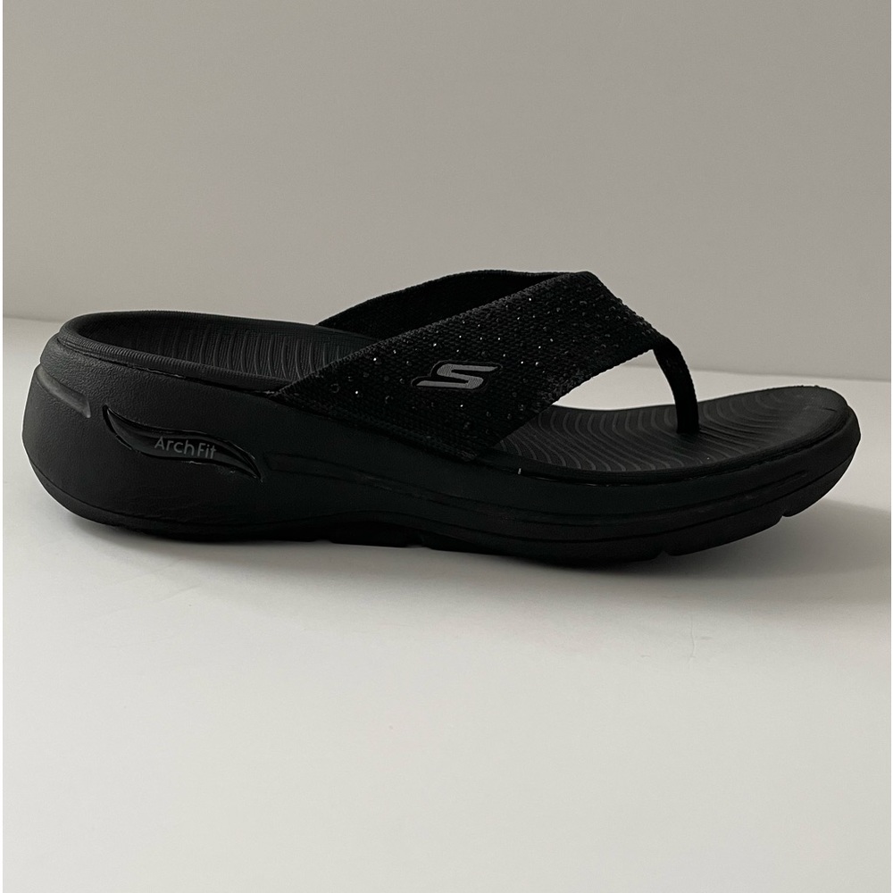 Skechers Womens Go Walk Arch Fit Black Flip Flops Size 7 Medium